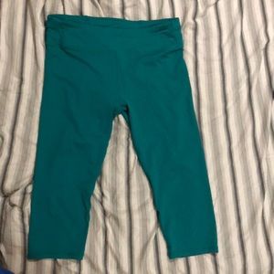 Fabletics Legging, Gia Solid PowerLite Capri